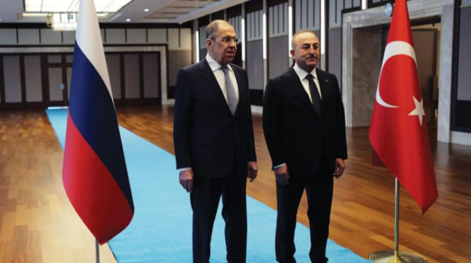 ترکی کے وزیر خارجہ مولود جاویش اوغلو اور روسی وزیر خارجہ سرگئی لاوروف جمعہ کے روز انقرہ میں (اے پی)
