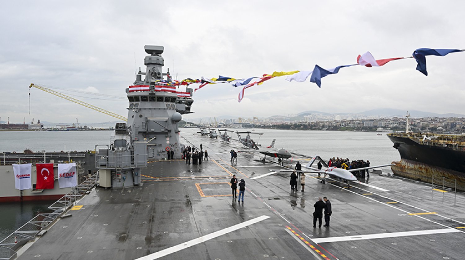 Dünyanın ilk SİHA gemisi TCG Anadolu hizmete girdi