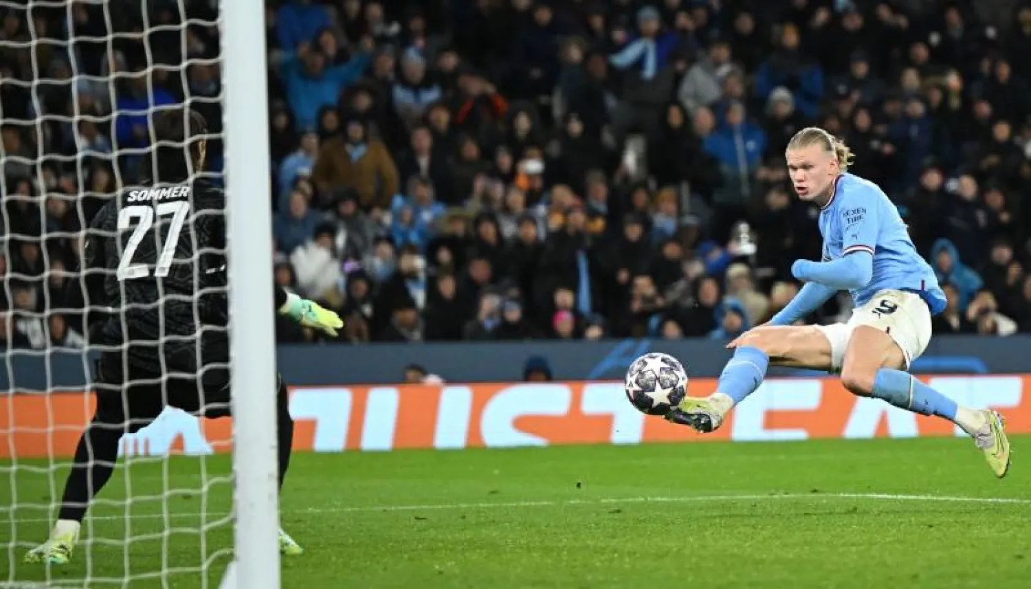 النجم النرويجي تجاوز نيستلروي الذي سجل 44 هدفا (أ.ف.ب)