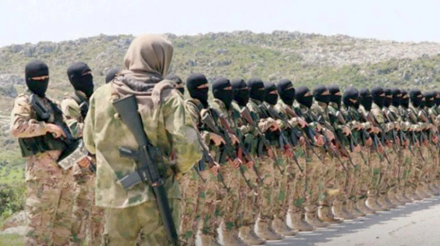 عناصر من تنظيم «حراس الدين» في منطقة إدلب (المرصد السوري لحقوق الإنسان)