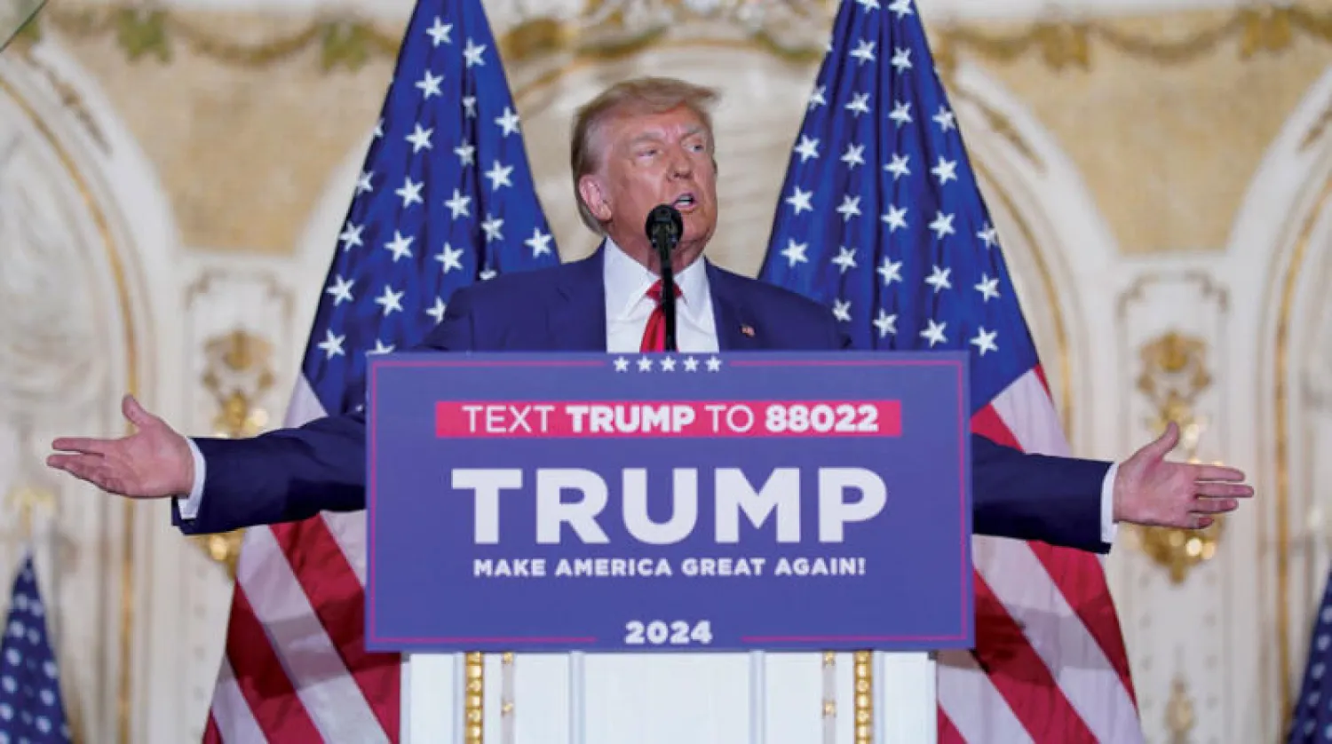 ترمب يخاطب أنصاره في مارالاغو في 4 أبريل (أ.ب)