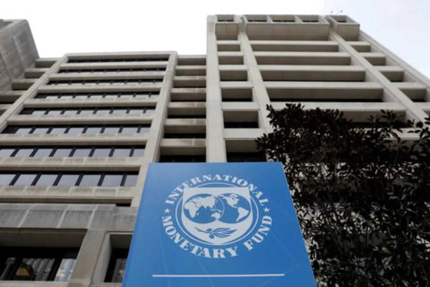 The International Monetary Fund (IMF) headquarters building is seen in Washington, US, April 8, 2019. REUTERS/Yuri Gripas/File Photo