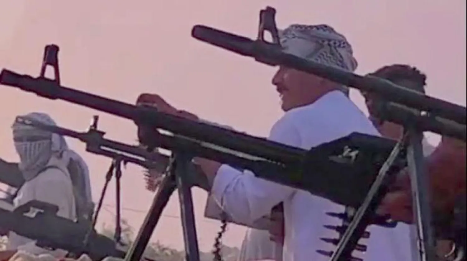 پرسوں الرمیثہ میں قبائلی شیخ جفات الشعلان کے جنازے کے دوران فائرنگ کی گردش کرنے والی ویڈیو کا ایک اسکرین شاٹ
