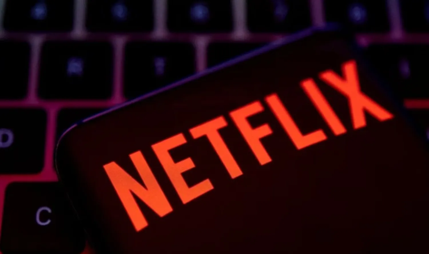 Smartphone with Netflix logo is placed on a keyboard in this illustration taken April 19, 2022. REUTERS/Dado Ruvic