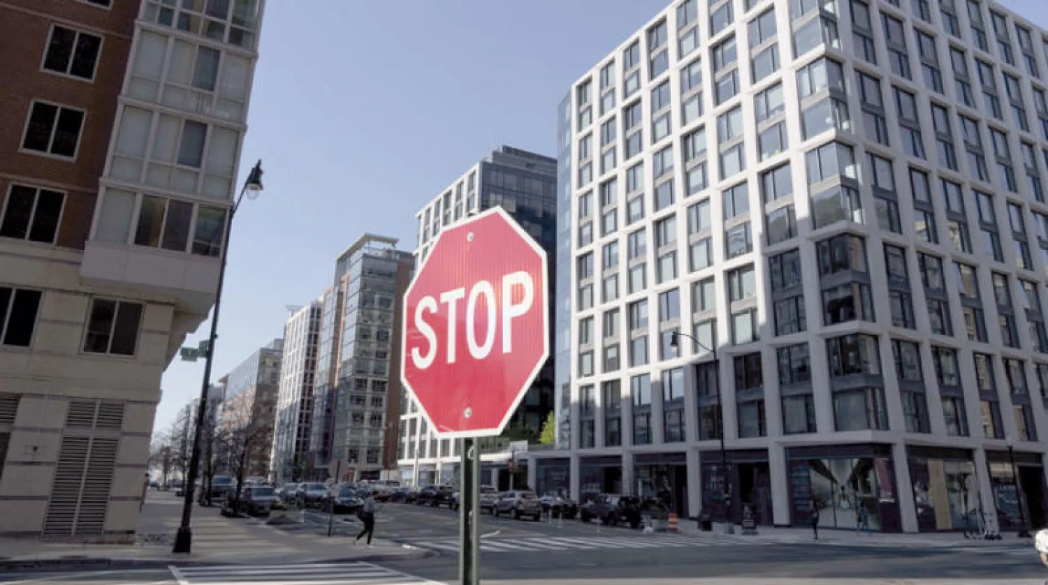 مقر إقامة مشتبه بهم في مخطط اغتيال صحافية إيرانية بالقرب من مبنى الكابيتول في واشنطن أبريل 2022 (أ.ف.ب)