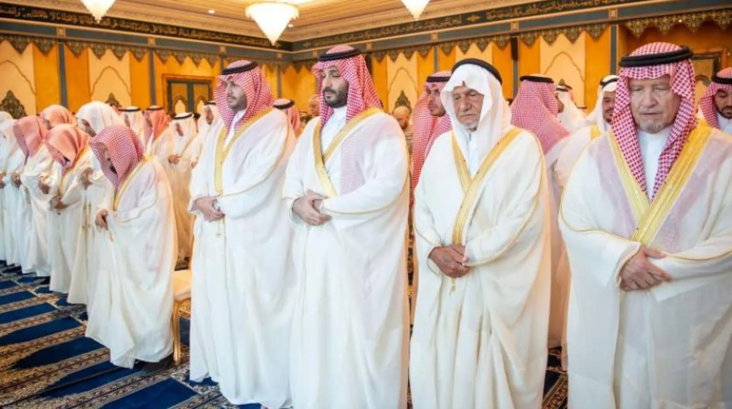 The Crown Prince performed the Eid Al-Fitr prayer at the Grand Mosque with the crowds of worshipers. SPA