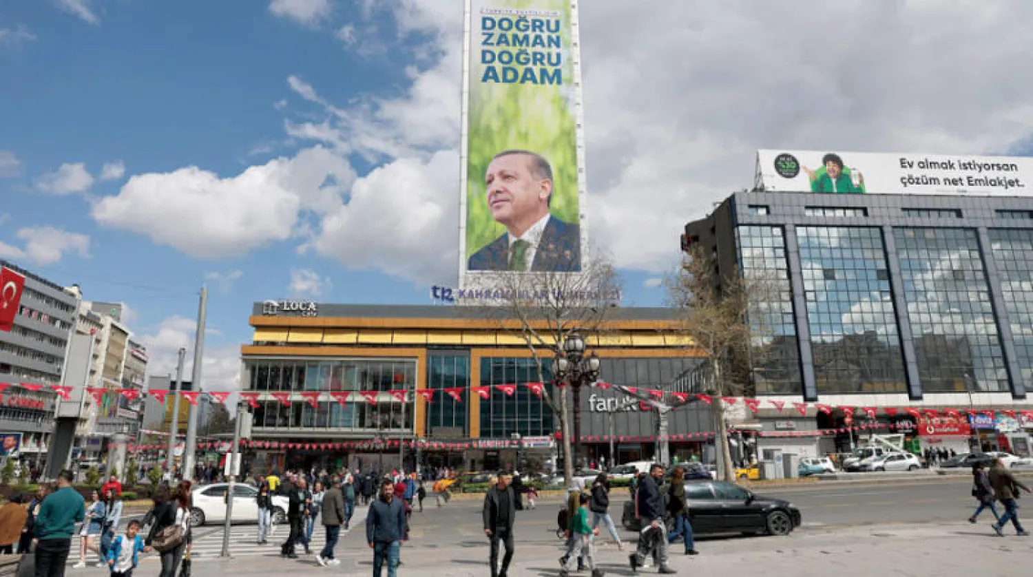 لافتة انتخابية تروج للرئيس التركي في أنقرة (أ.ف.ب)