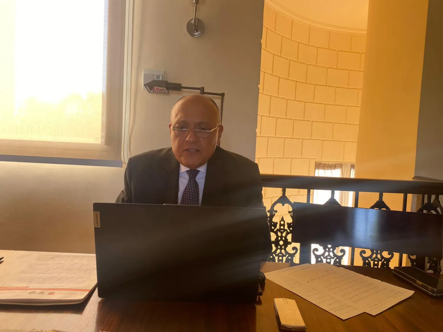 وزير الخارجية المصري سامح شكري خلال مشاركته في الاجتماع الوزاري الخاص للاتحاد الأفريقي حول الوضع في السودان (الخارجية المصرية)