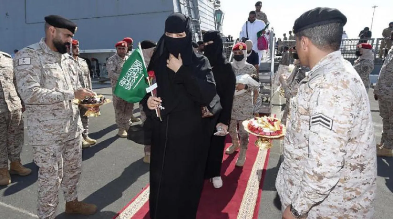 Saudi citizens arrive in Jeddah after being evacuated from Sudan. (SPA)