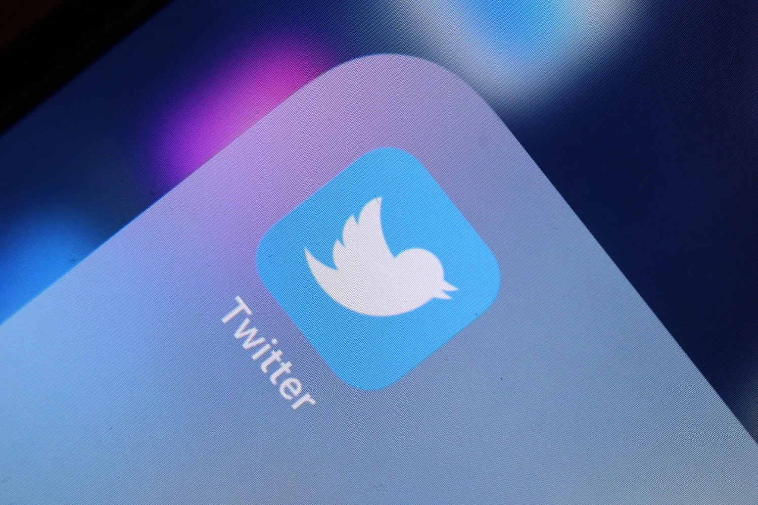 26 April 2022, Bavaria, Kempten: The logo of the social media platform Twitter is seen on the display of an iPhone. (dpa)
