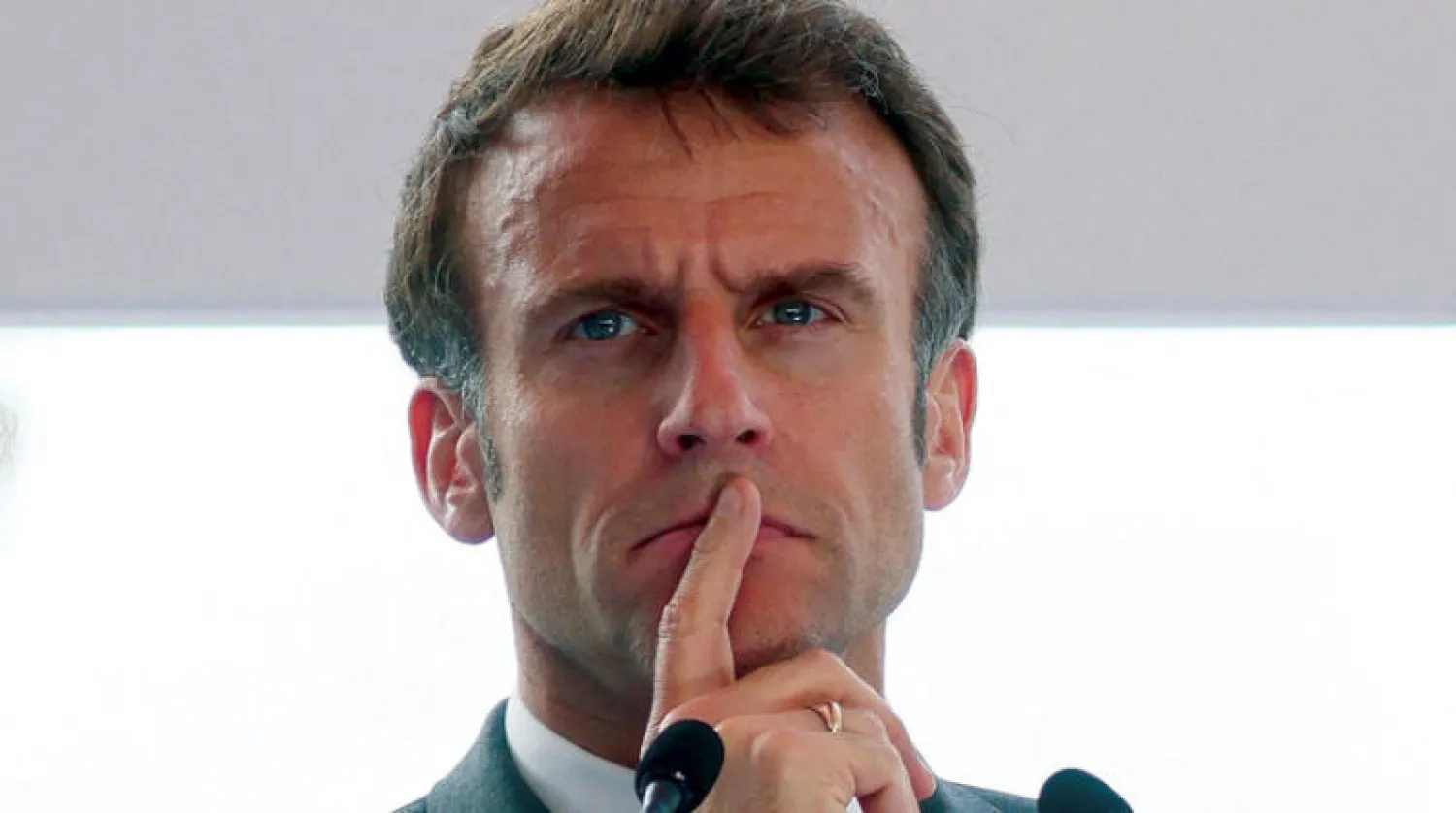 ماكرون خلال مؤتمر صحافي في بلجيكا أول من أمس (رويترز)