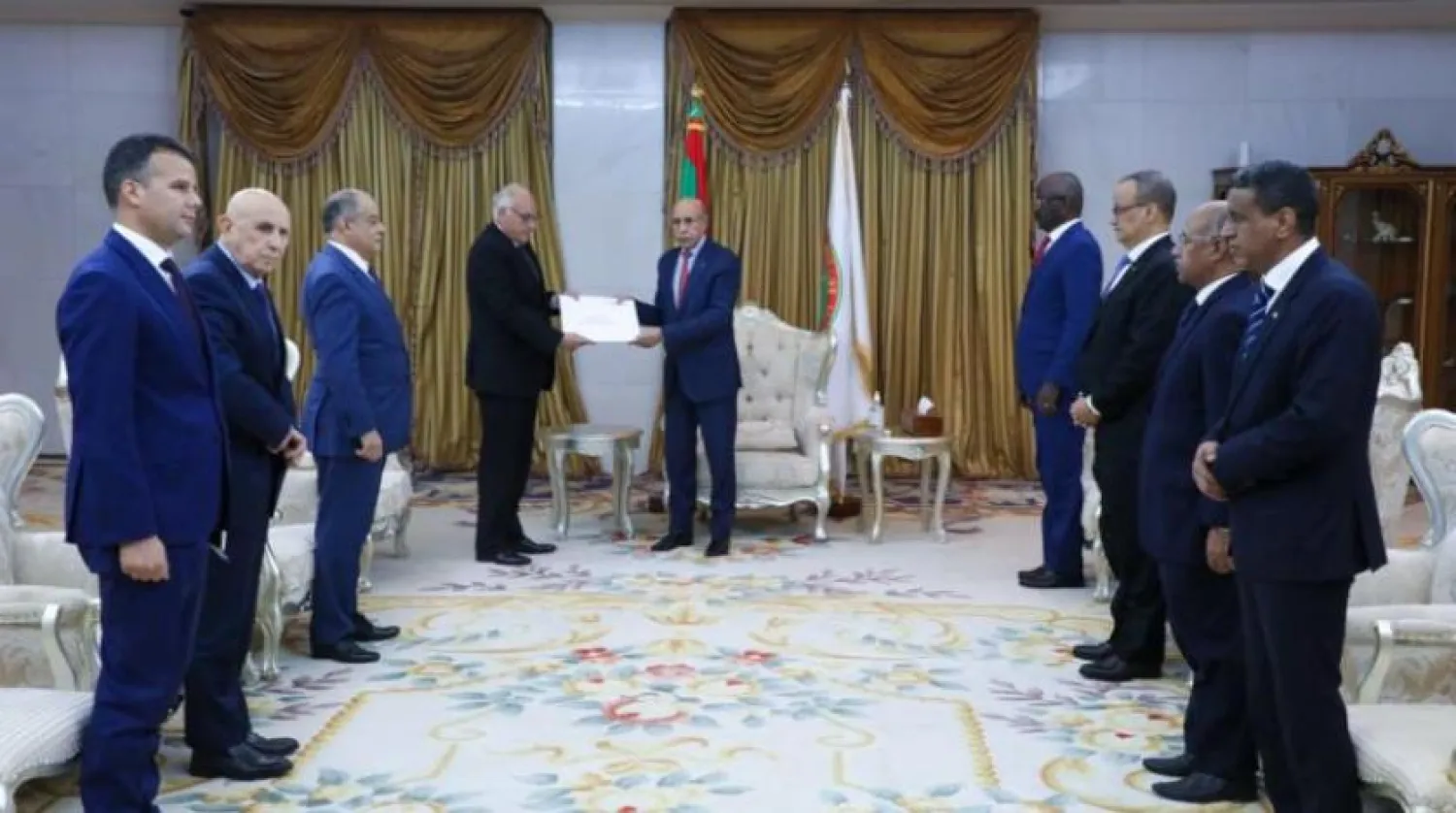 Mauritanian President Mohamed Ould Sheikh el-Ghazaouani receiving the Algerian delegation chaired by the Minister of Foreign Affairs and National Community Abroad, Ahmed Attaf (Algerian Foreign Ministry)
