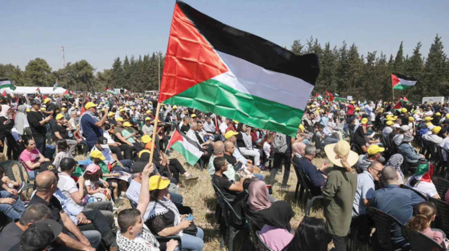 فلسطينيون في مسيرة إلى قراهم في ذكرى النكبة (أ.ف.ب)