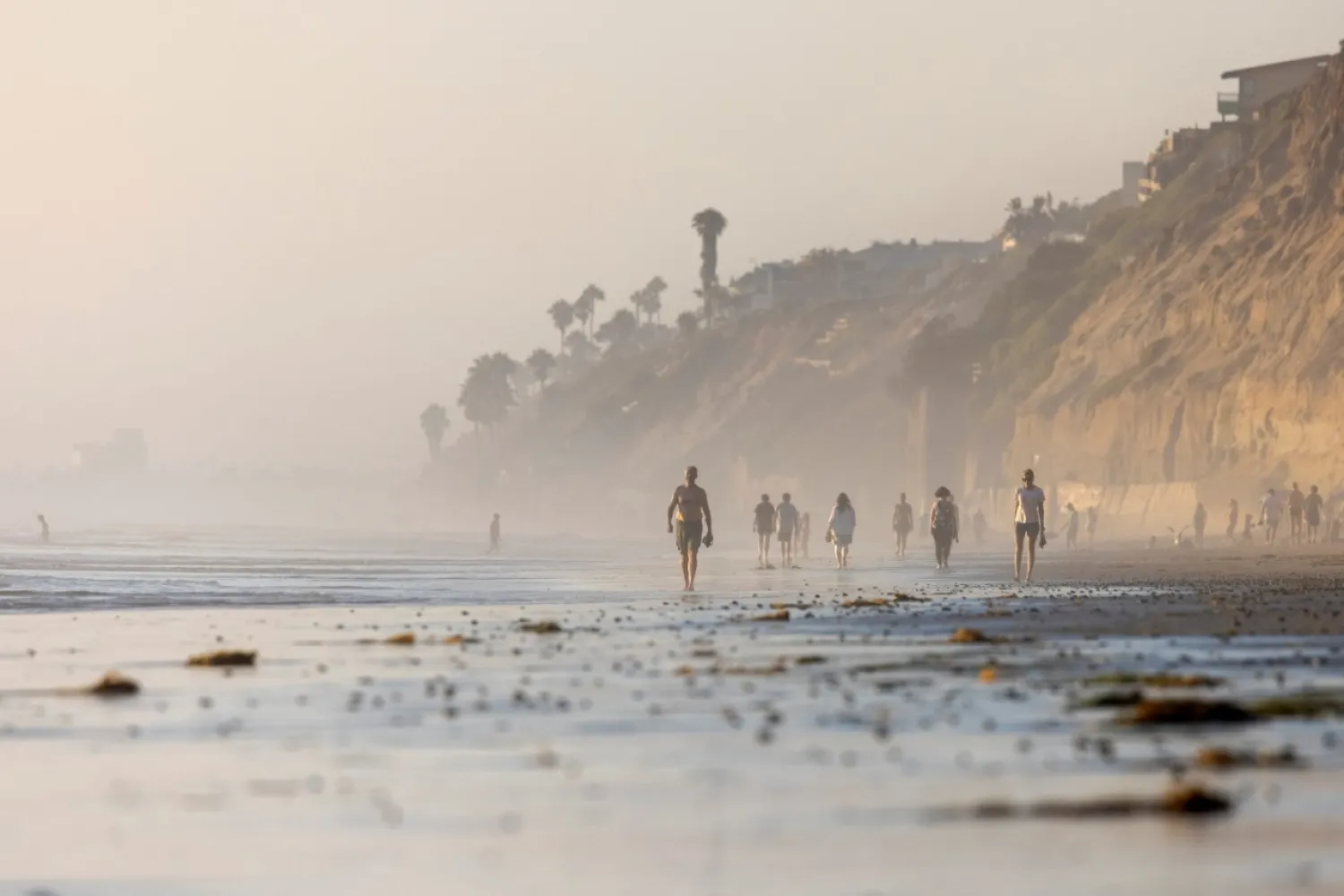 People cool off with an evening walk along the beach in Encinitas, California, US, Aug. 26, 2021. (Reuters Photo)