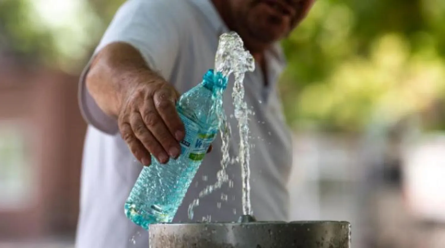 "المواد الكيميائية الأبدية" قد تدخل إلى الجسم عن طريق مياه الشرب (إ.ب.أ)