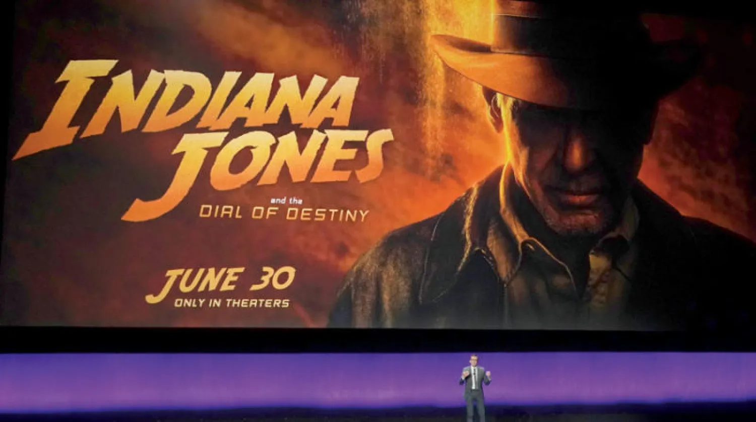 توني تشامبرز مدير التوزيع المسرحي في ديزني يناقش فيلم «إنديانا جونز» خلال مهرجان سينماكون في لاس فيغاس (أ.ب)