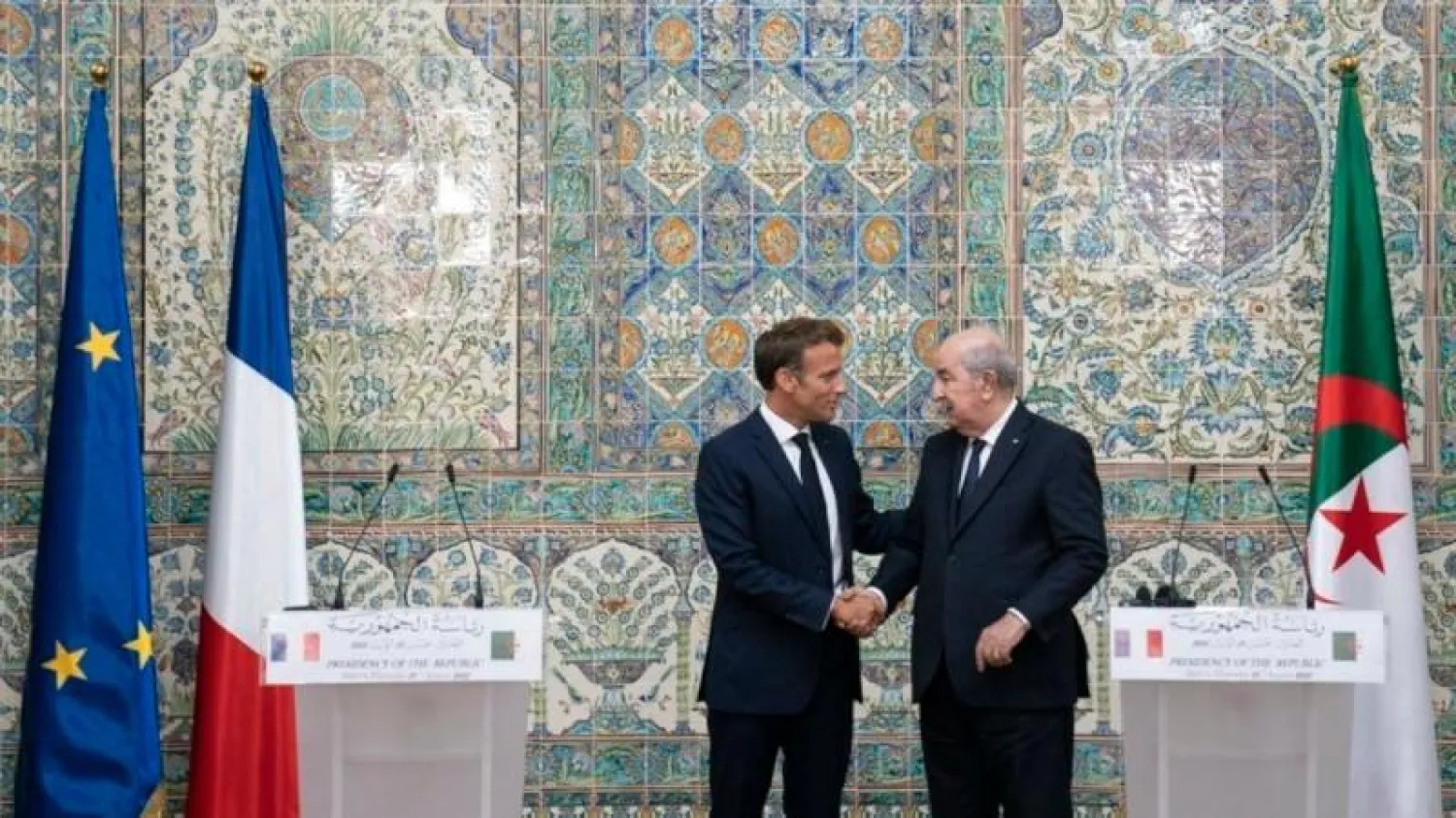 الرئيسان الجزائري والفرنسي خلال لقاء سابق في الجزائر (أرشيفية)