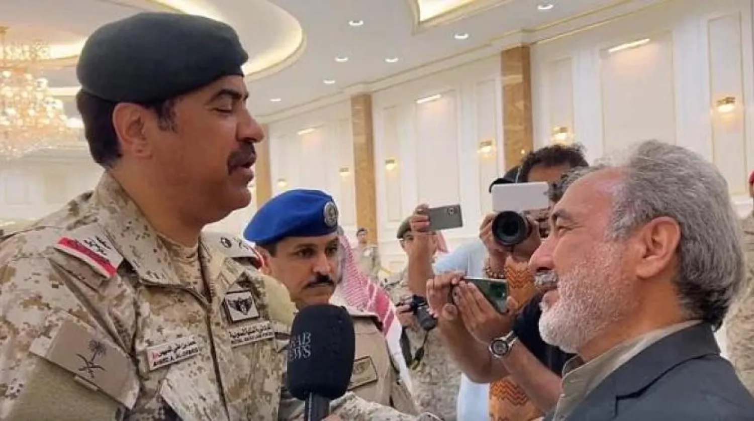 Suudi Arabistan’ın Batı Bölgesi Komutanı Tümgeneral Ahmed ed-Dubays ve İranlı diplomat Hasan Zarnarkar (Sosyal medyada paylaşılan videodan)