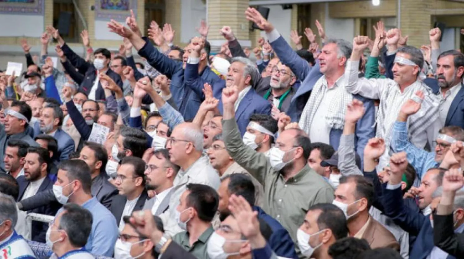 İran rejim lideri Rehber Hamaney ile yaptıkları bir görüşmede sloganlar atan işçiler (Hamaney’in web sitesi)