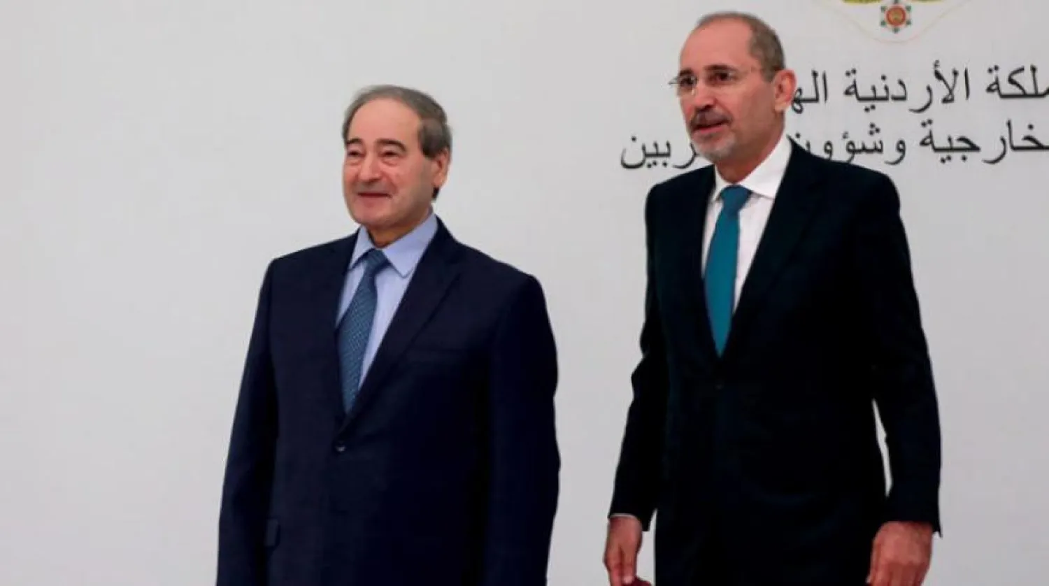 اردن کے وزیر خارجہ (دائیں) اور شام کے وزیر خارجہ کل عمان کے مشاورتی اجلاس کے موقع پر (اے پی)
