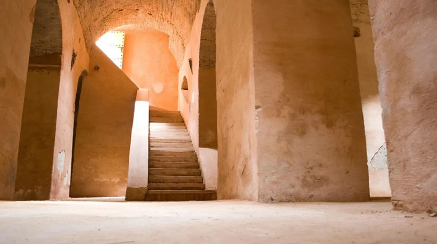 Tarihi kayıtlar, bu tarihi hapishanenin klasik anlamda bir hapishane olmadığını, yani demir kapı veya pencereleri olmadığını teyit ediyor