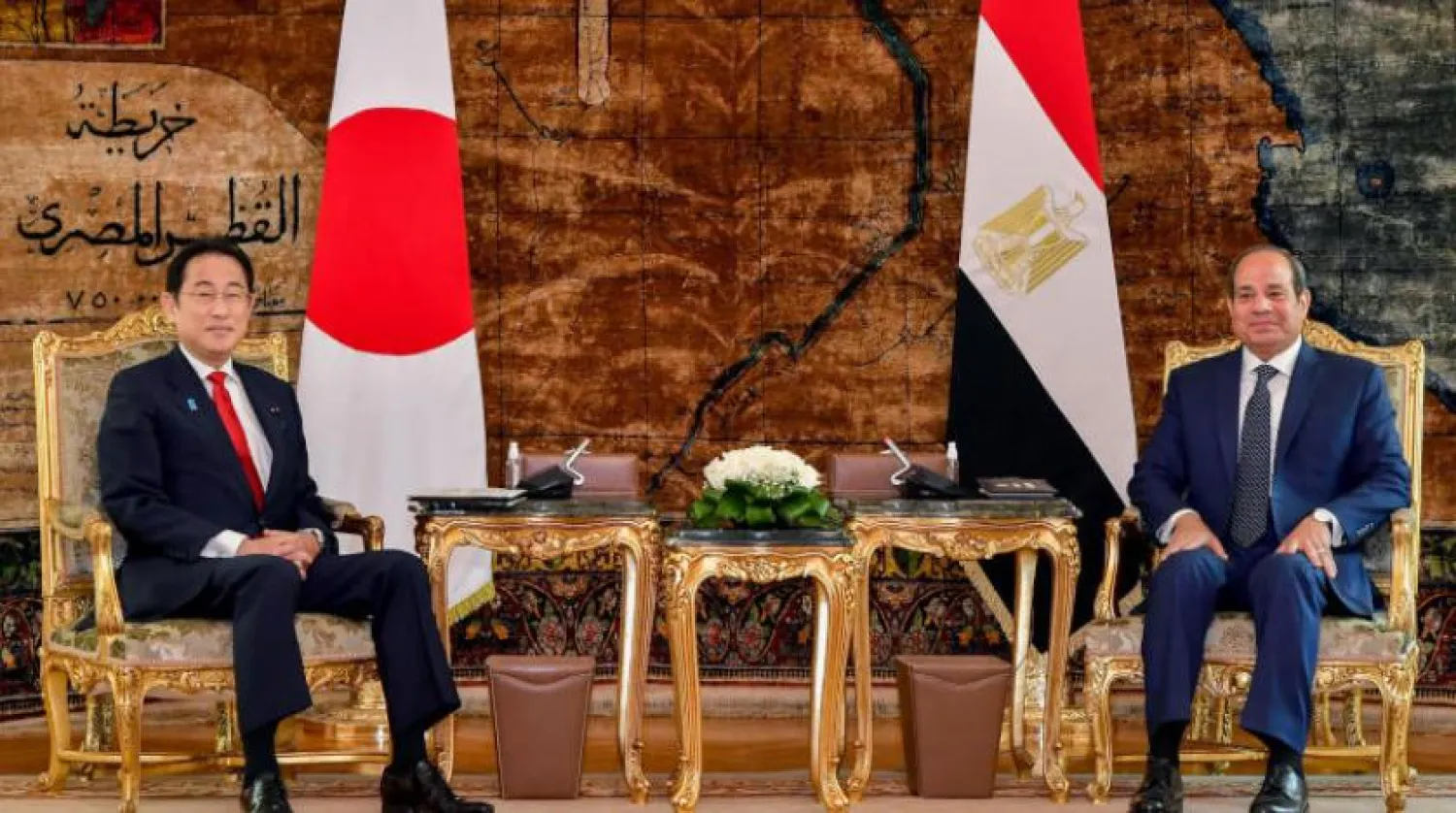 Egyptian President Abdel Fattah Al-Sisi and Japanese Prime Minister Fumio Kishida in Cairo. (AFP)