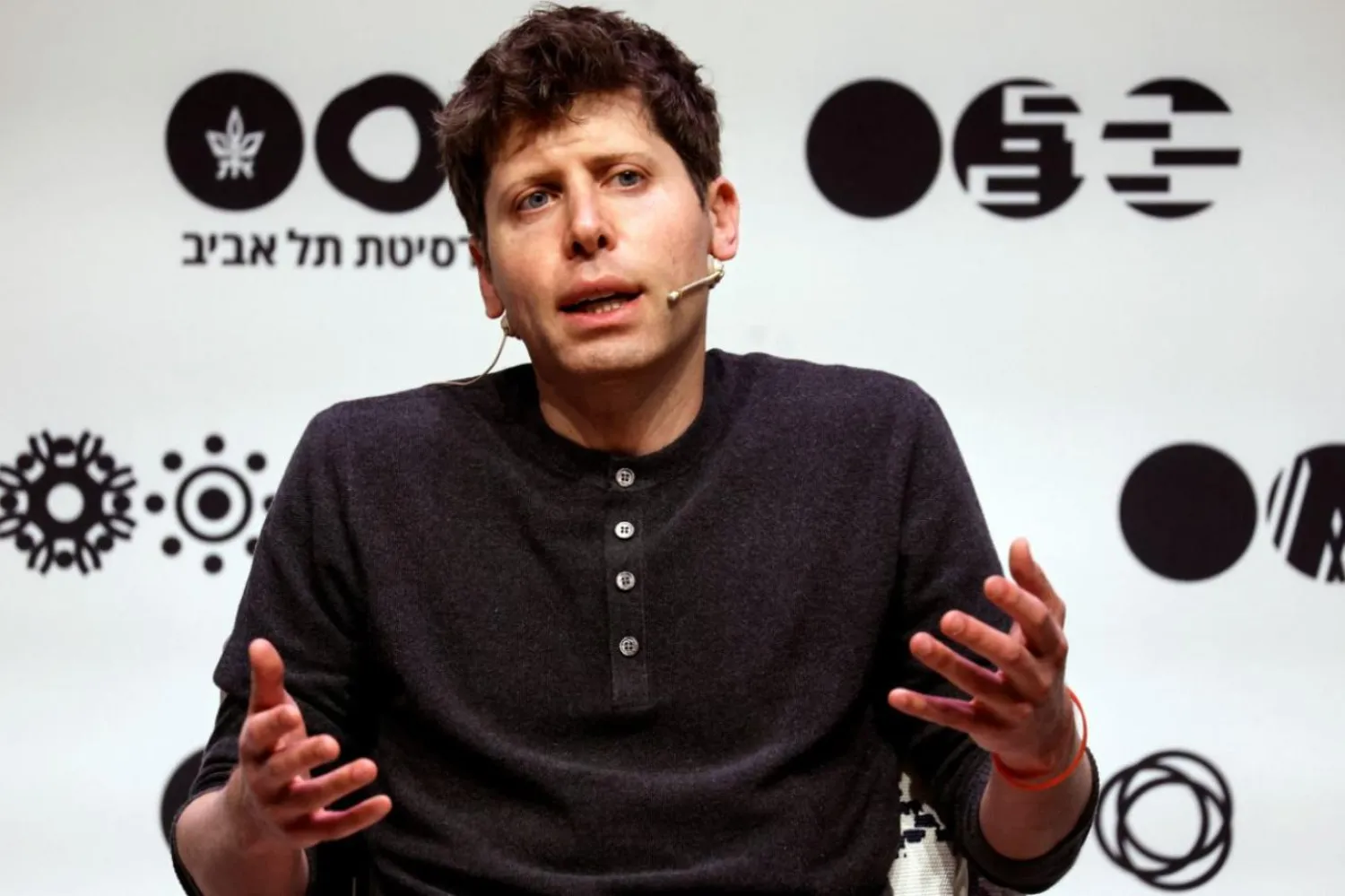 Sam Altman geçen aylarda istifa ettiğini görevine 4 gün sonra geri dönmüştü (Reuters)