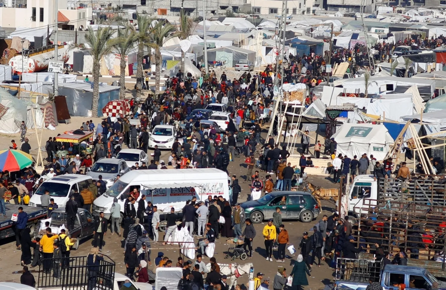 Refah'taki çadırlarda kalan Filistinliler, 31 Aralık 2023 (Reuters)