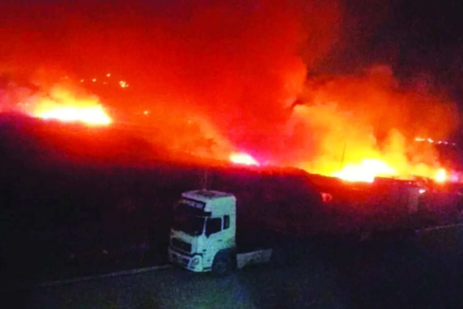 أرشيفية لغارات ليلية على البوكمال شرق سوريا (المرصد السوري)