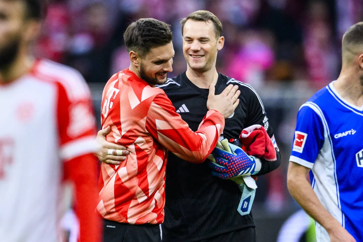 نوير وأولريش خلال تدريبات البايرن (د.ب.أ)