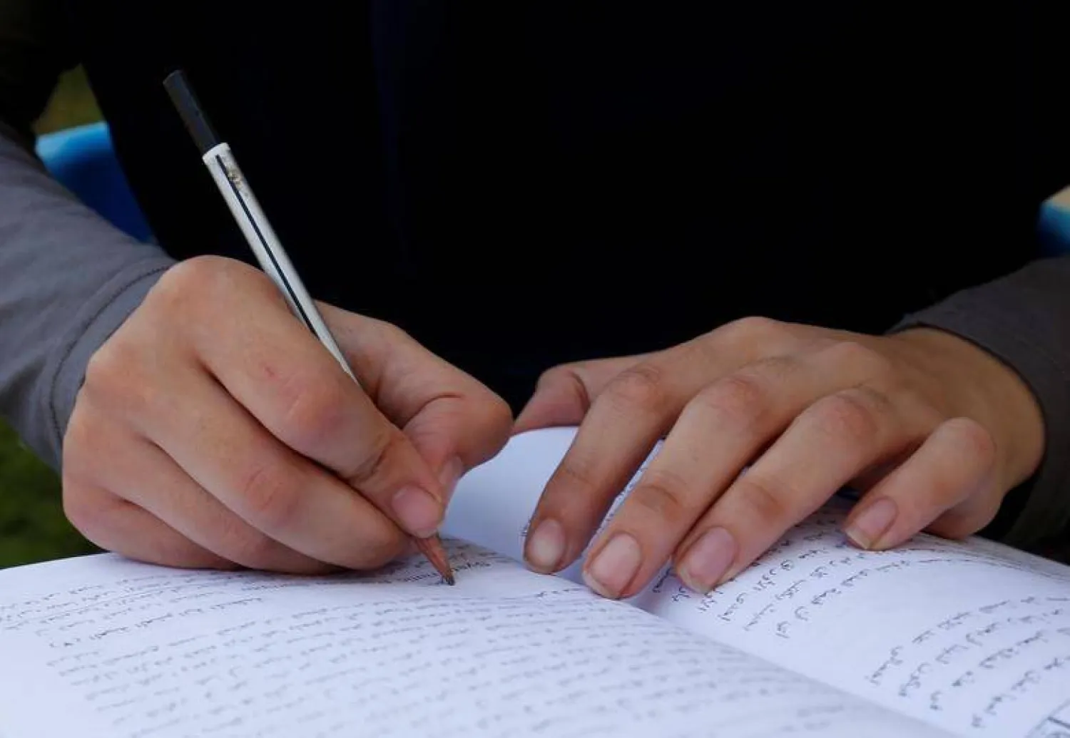 خط يدنا يكشف أسراراً وجوانب مهمة عن شخصيتنا (رويترز)