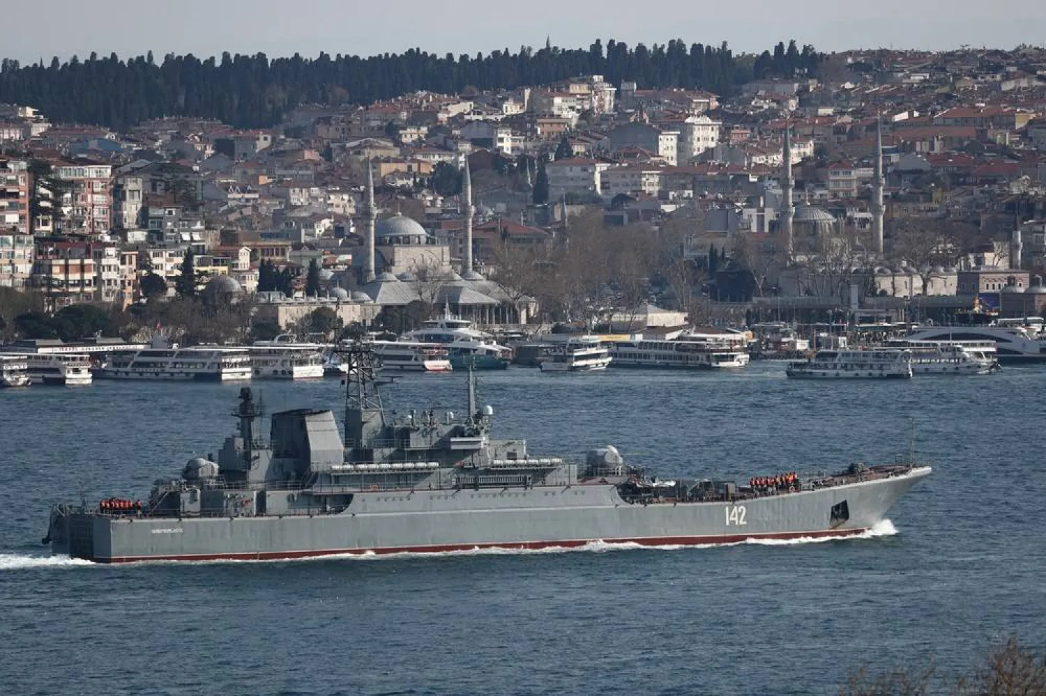 Russian Navy's large landing ship Novocherkassk sets sail in Bosphorus, on its way to the Mediterranean Sea, in Istanbul, Türkiye April 12, 2021. (Reuters)