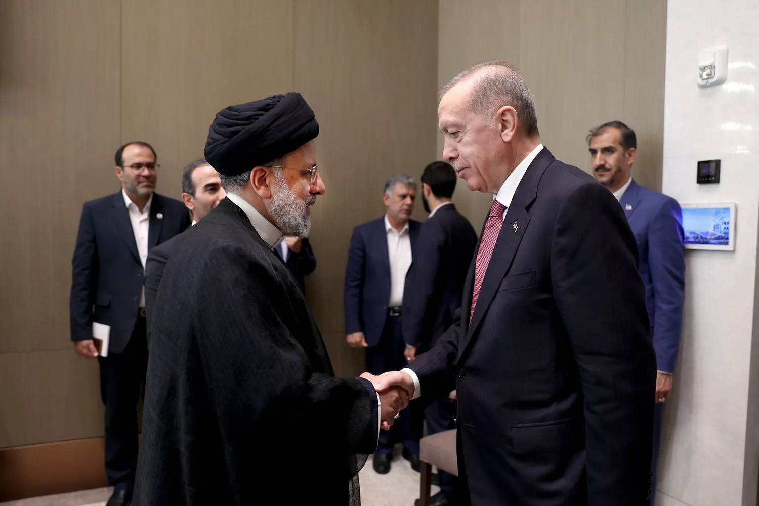 Türkiye ve İran cumhurbaşkanları geçtiğimiz Kasım ayında Özbekistan'ın başkenti Taşkent'te yaptıkları görüşmede (İran Cumhurbaşkanlığı)