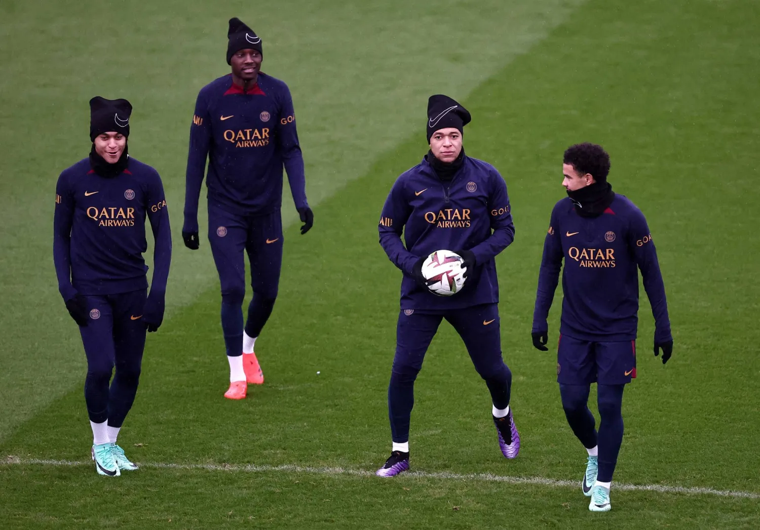 لاعبو سان جيرمان يستعدون  لحصد اول الالقاب الفرنسية (أ.ف.ب)

