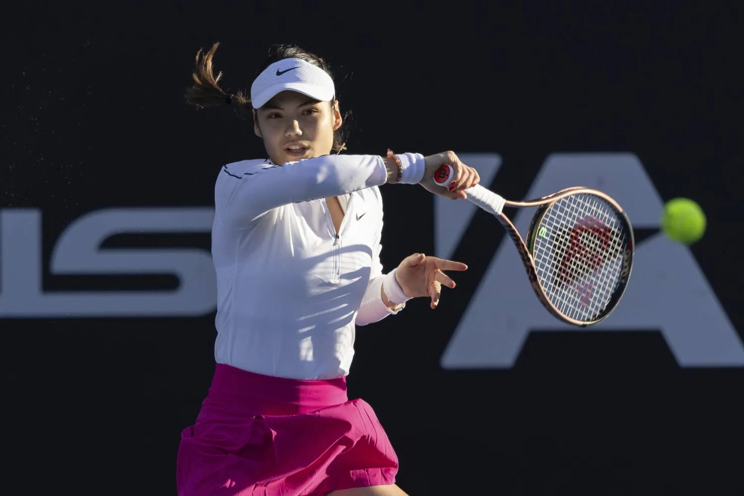 البريطانية إيما رادوكانو (أ.ب)