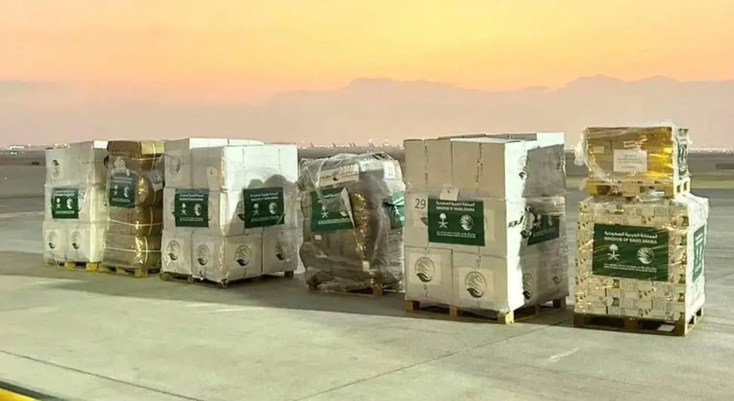 تحمل على متنها مواد غذائية وطبية وإيوائية تزن 24 طناً (واس)