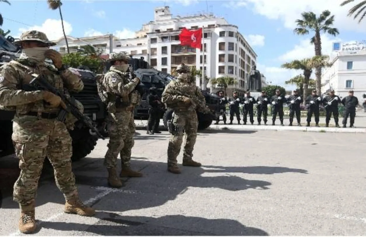 تعزيز حضور العسكريين والأمنيين في العاصمة تونس بسبب قوانين الطوارئ (وسائل إعلام تونسية)