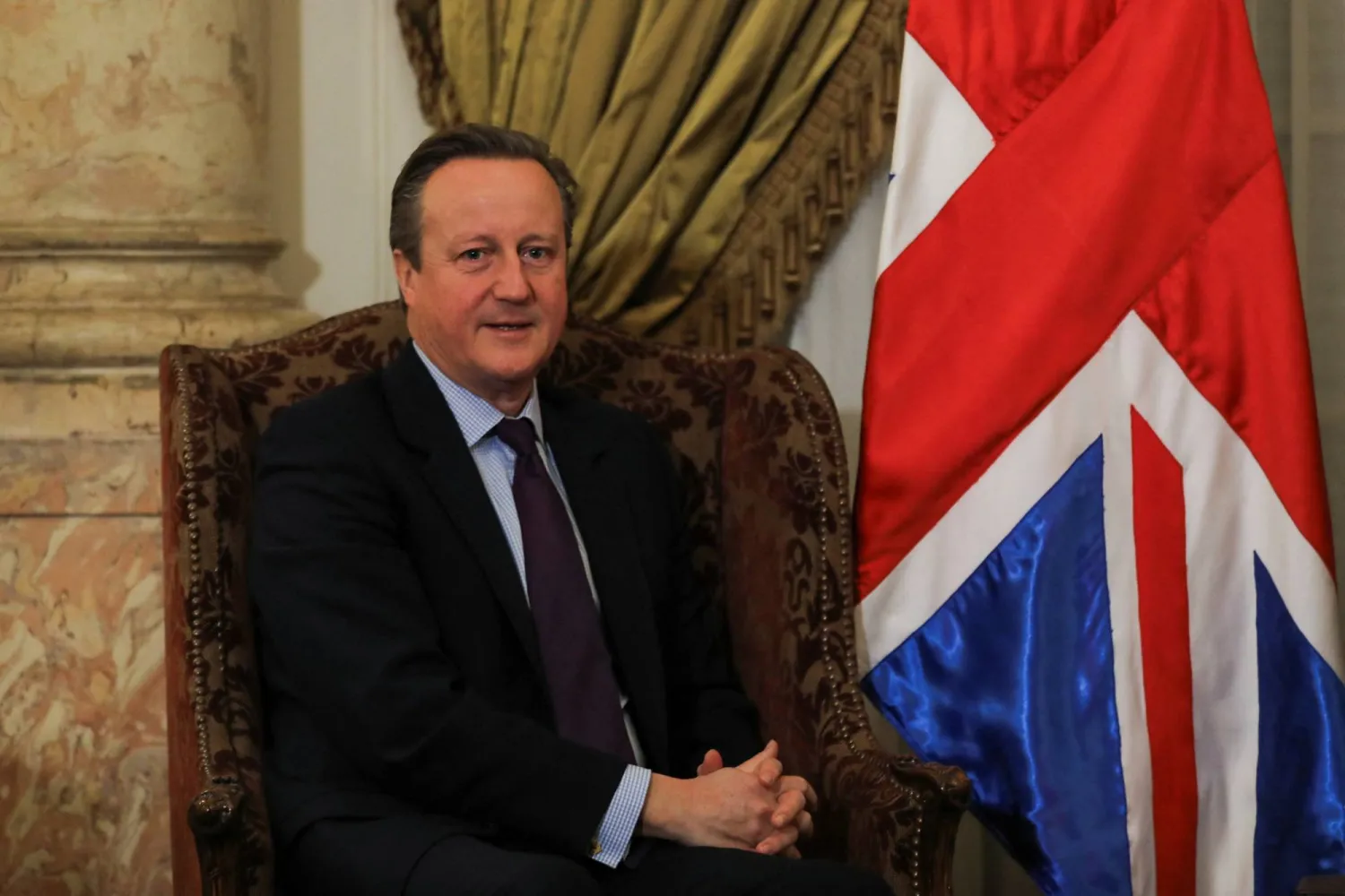 وزير الخارجية البريطاني ديفيد كاميرون خلال اجتماع مع وزير الخارجية المصري سامح شكري وسط الصراع المستمر بين إسرائيل وحركة "حماس"... القاهرة في 21 ديسمبر 2023 (رويترز)