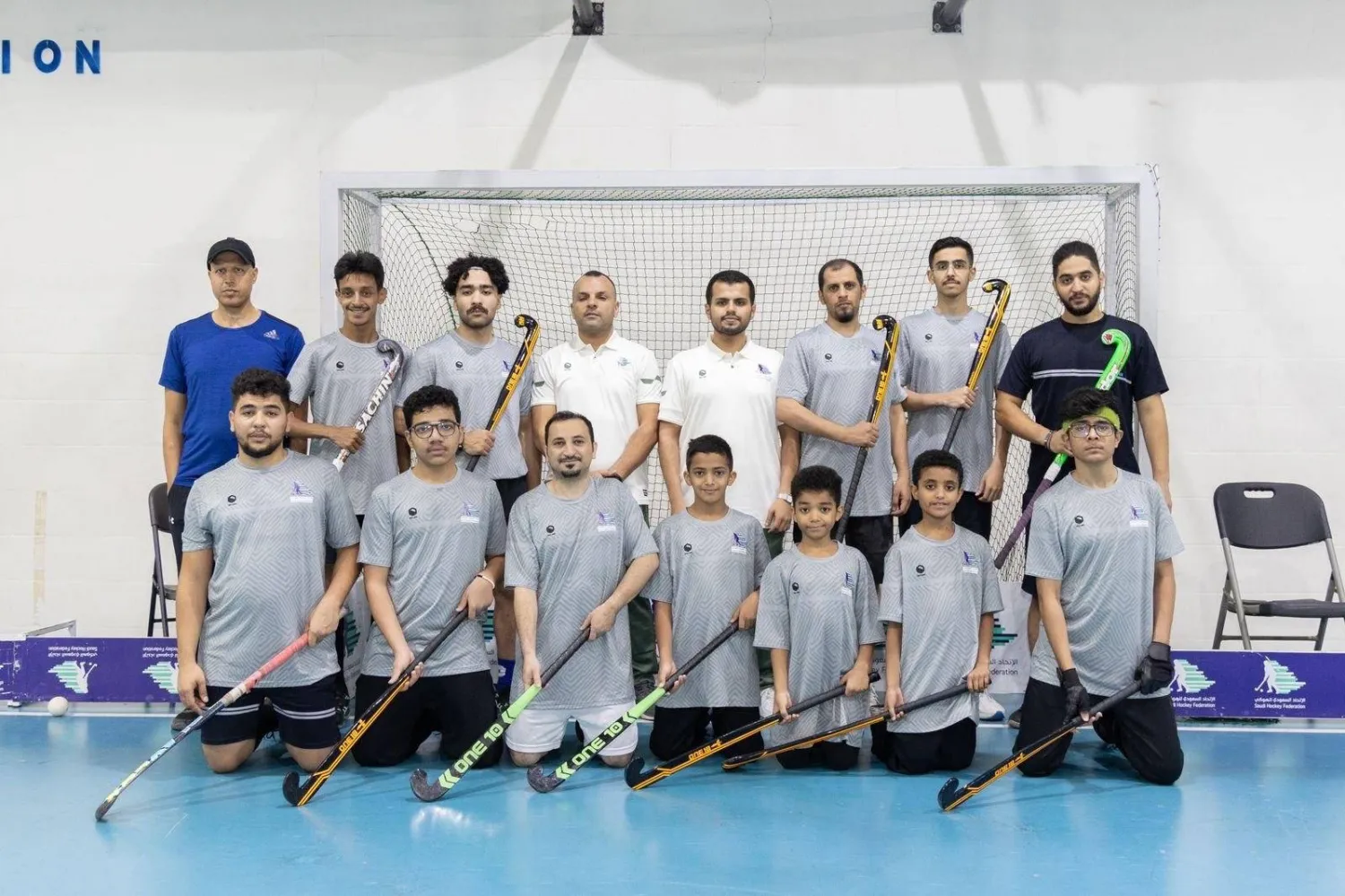 جماعية للاعبي هوكي الميدان بمختلف الفئات السنية (الشرق الأوسط)