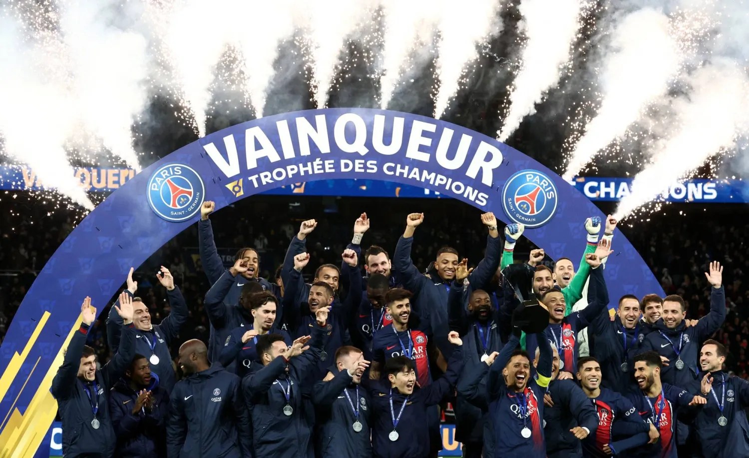 جانب من تتويج باريس سان جيرمان باللقب (رويترز)