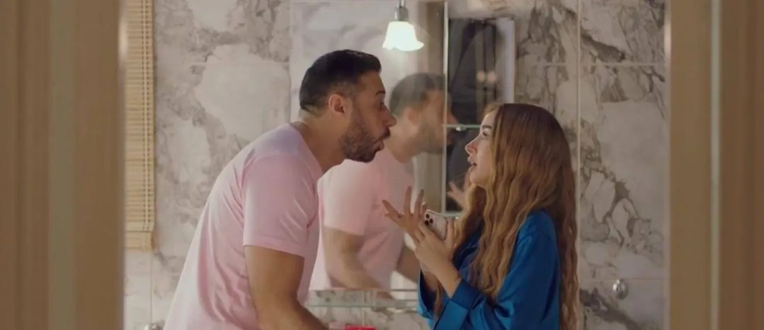 هنا الزاهد وأحمد السعدني في لقطة من مسلسل «سيب وأنا أسيب» (المسؤول الإعلامي للمسلسل)