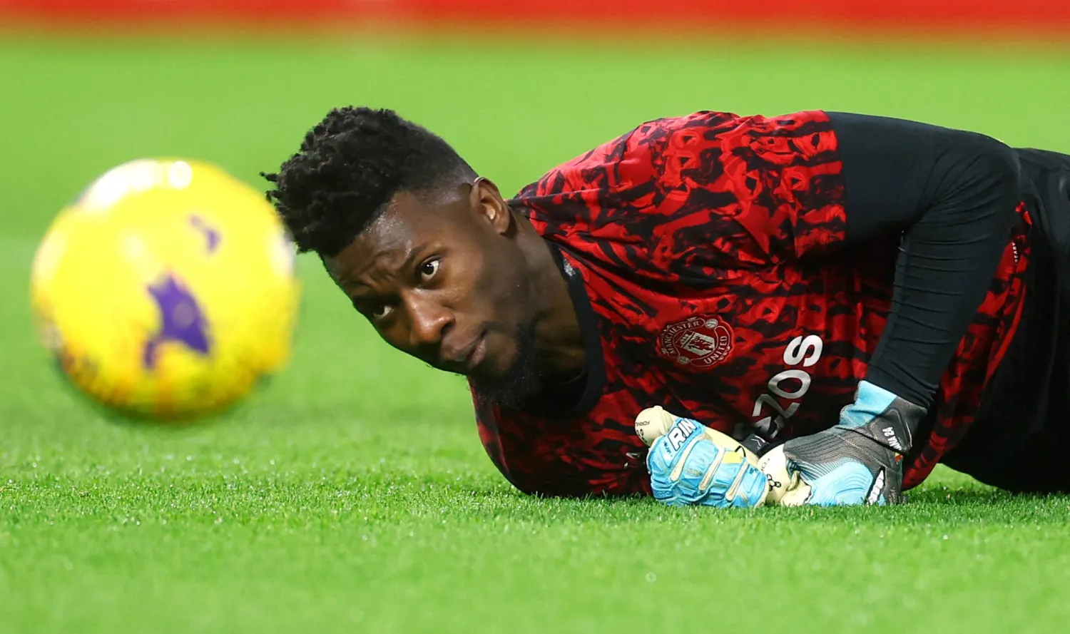 أندريه أونانا حارس مرمى مانشستر يونايتد (رويترز)