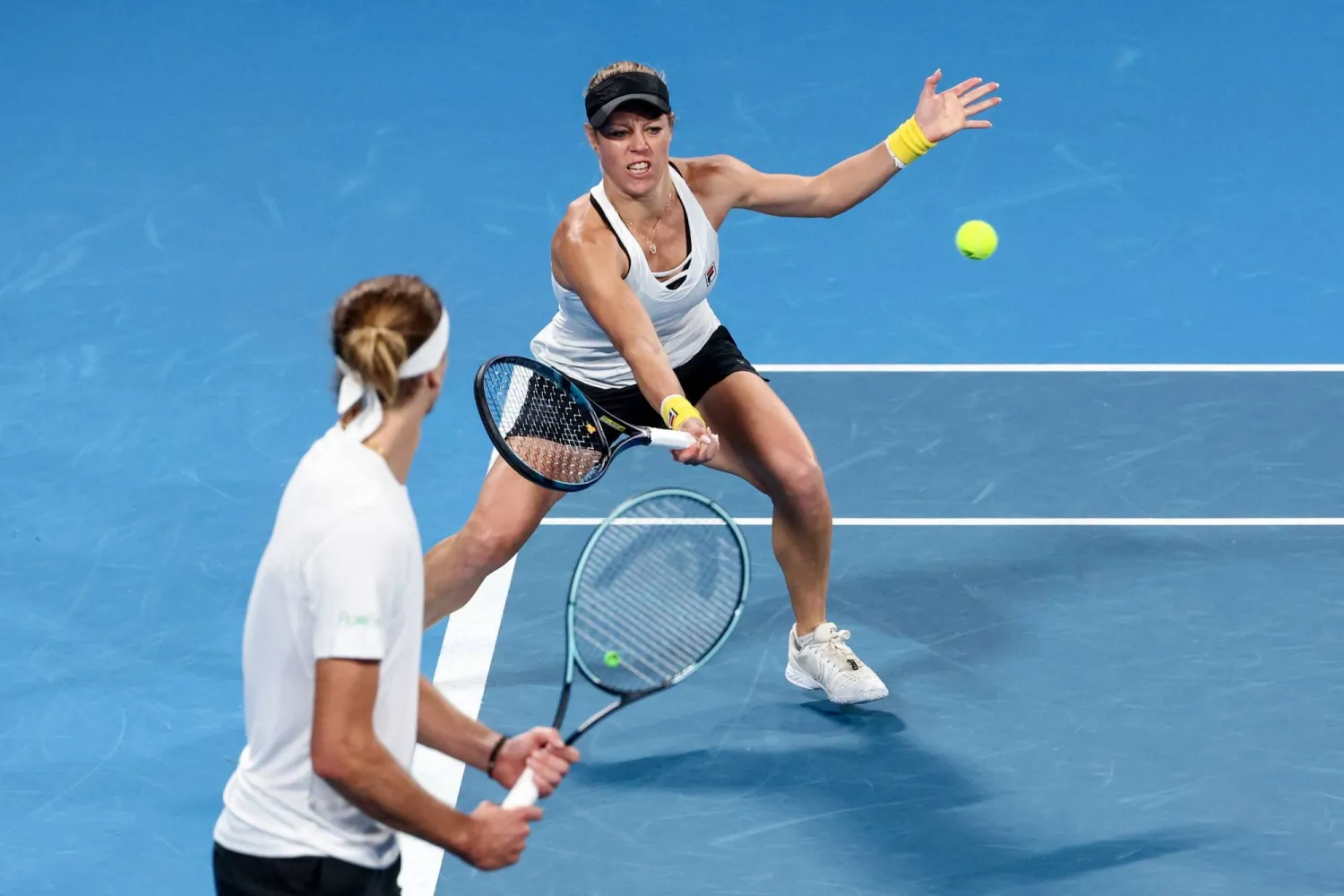 زفيريف ولورا الألمانيان خلال المباراة (أ.ف.ب)