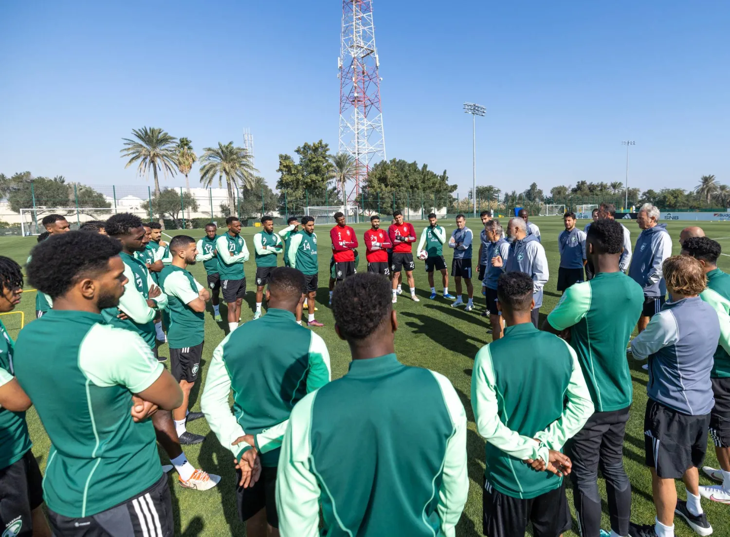 يواصل الأخضر تحضيراته في معسكر سيلين بقطر (الشرق الأوسط) 