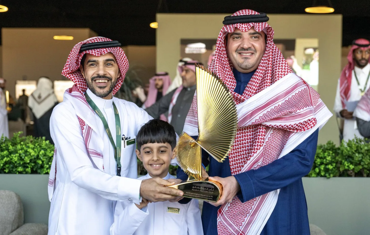 جانب من تتويج وزير الداخلية للفائزين (واس)