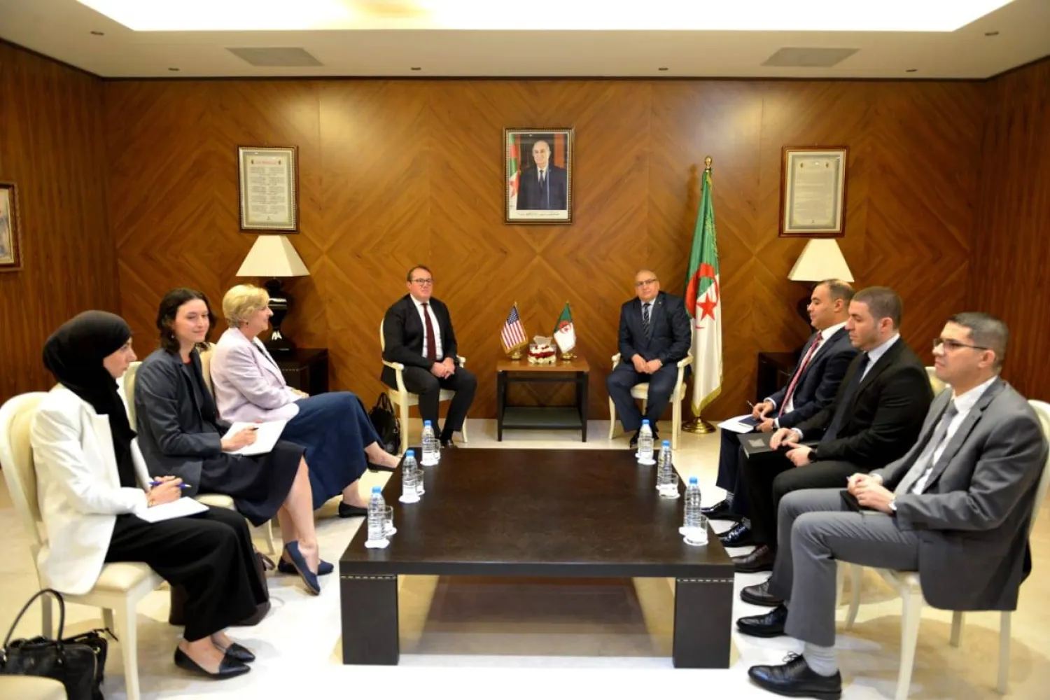 نائب وزير الخارجية الأميركي مكلف شمال أفريقيا في اجتماع مع دبلوماسيين جزائريين (الخارجية الجزائرية)