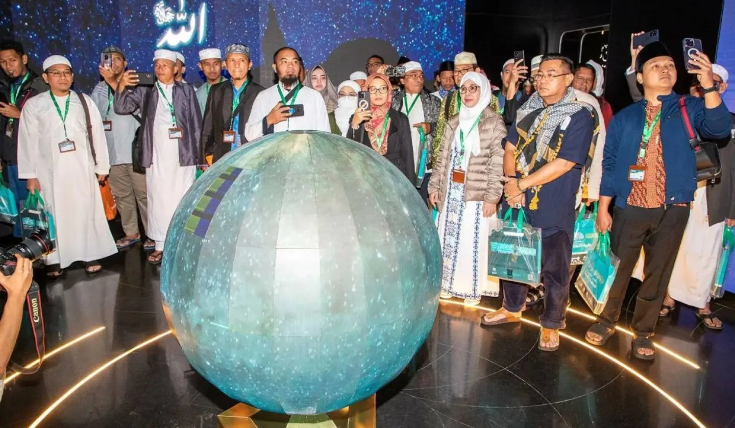 ضيوف خادم الحرمين يزورون المعرض والمتحف الدولي للسيرة النبوية والحضارة الإسلامية (واس)