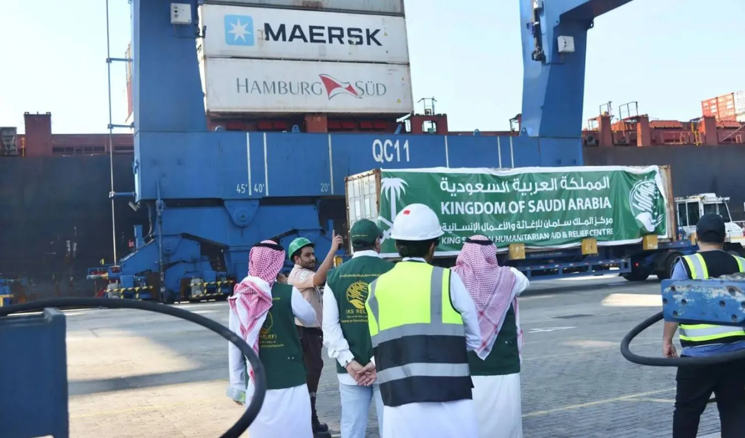 تحمل على متنها مساعدات إغاثية تزن 400 طن تشتمل على مواد غذائية وإيوائية كالخيام والبطانيات ومواد طبية (واس)