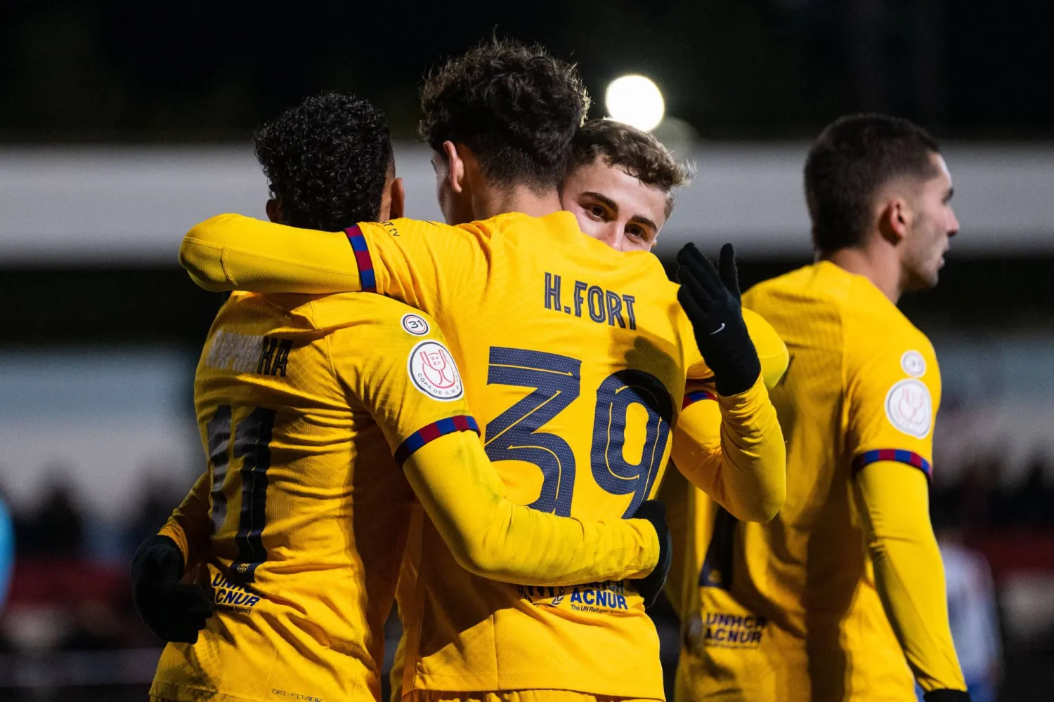 برشلونة تأهل بصعوبة إلى دور 16 (نادي برشلونة)