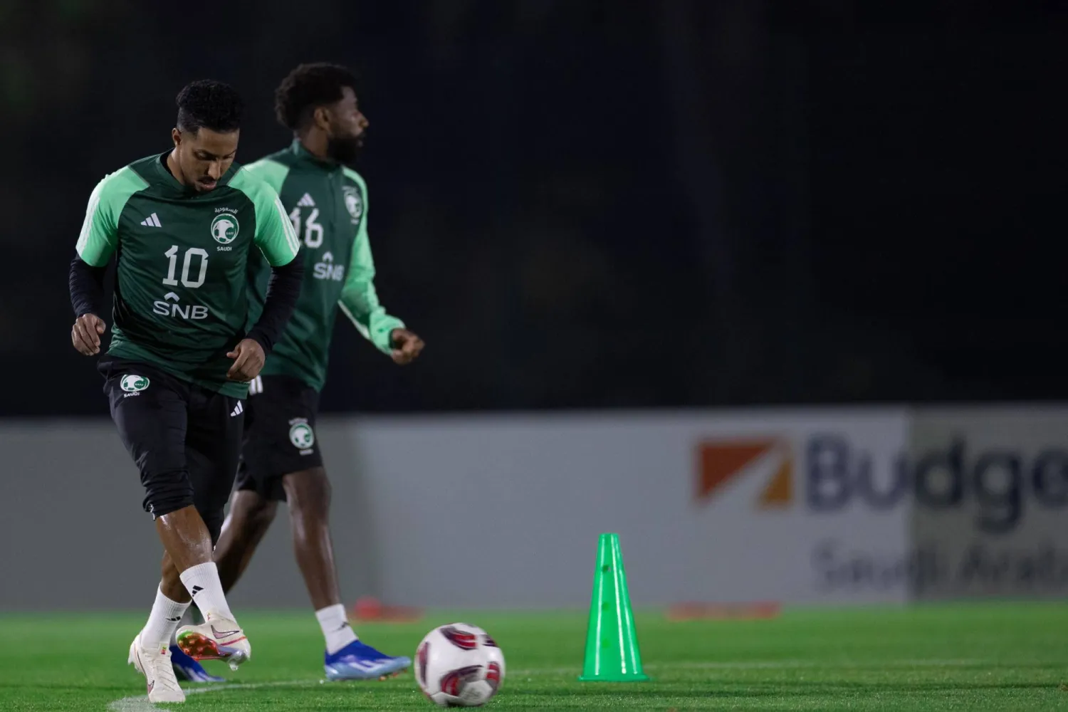 سالم الدوسري الحائز جائزة أفضل لاعب في آسيا (المنتخب السعودي)